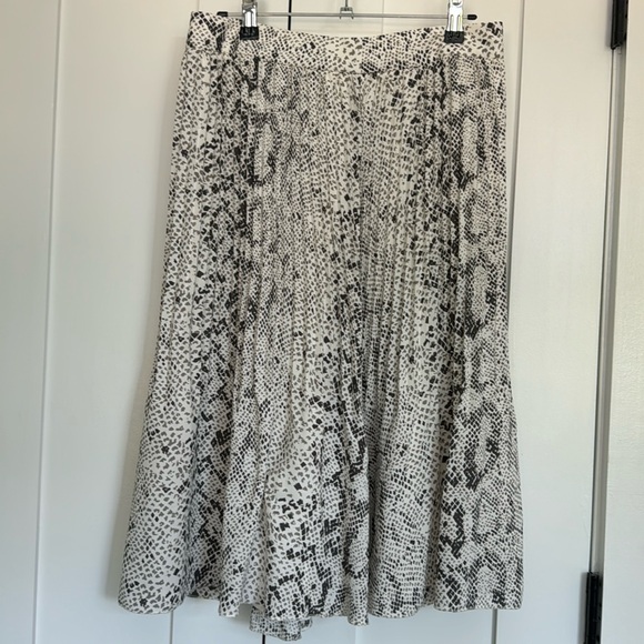 NWT J. Crew snake pleated skirt - Picture 3 of 7